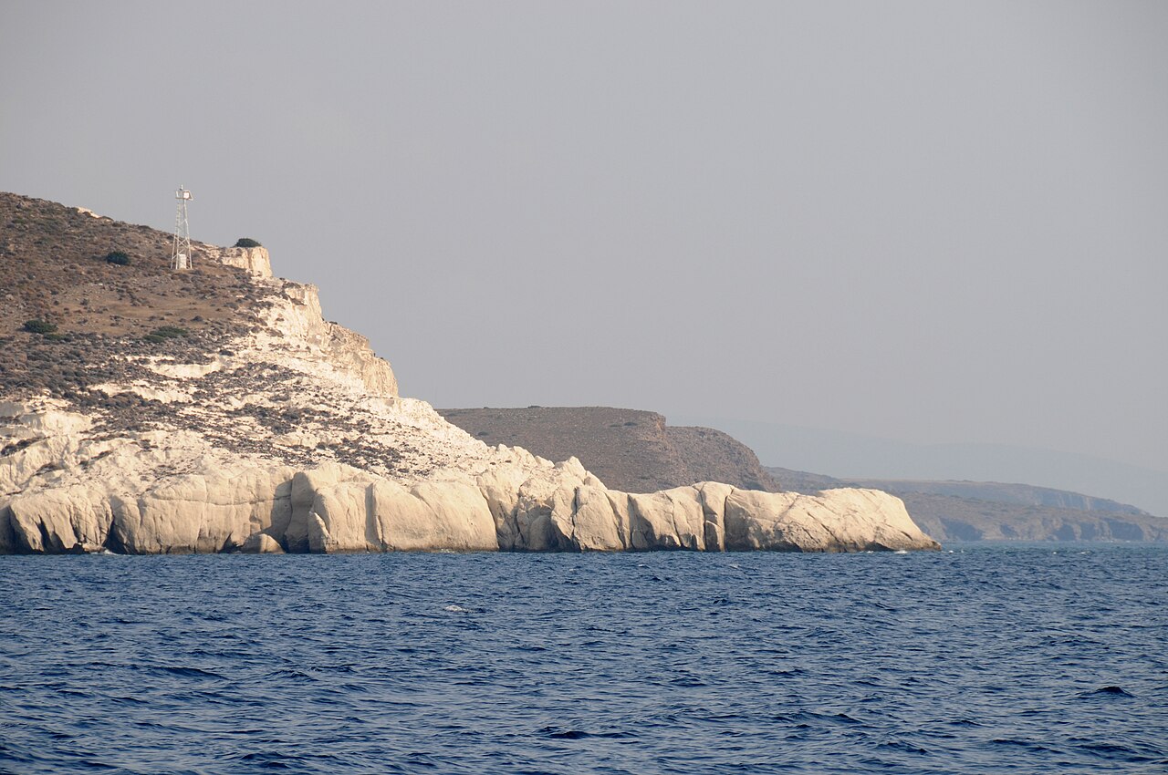 Alacati entrance to bay - Cesme Turkey - panoramio.jpg