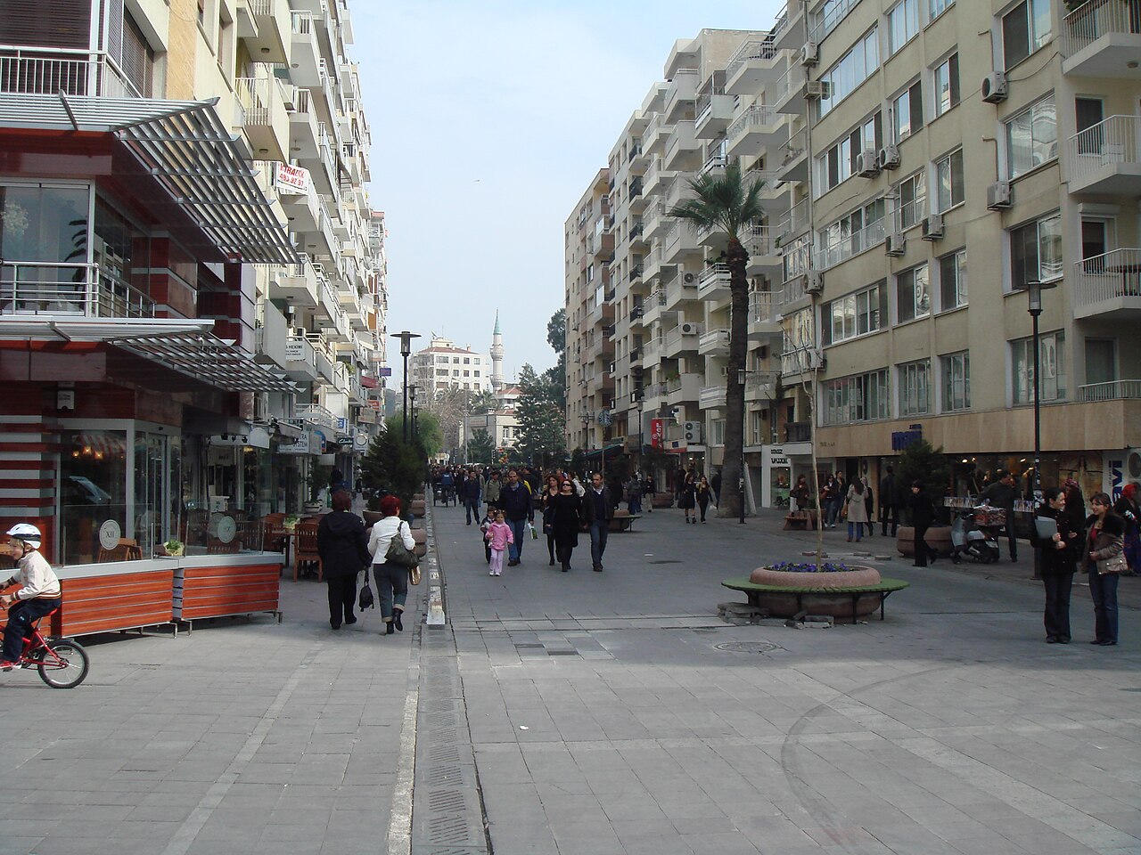 İzmir'in Kruvaziyer Limanı Alsancak'ta Bir Gün
