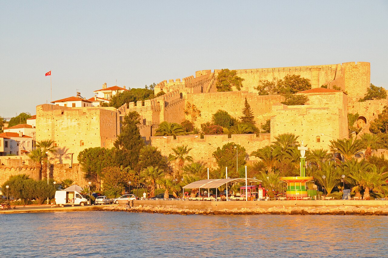 Cesme Castle, Turkey - panoramio.jpg