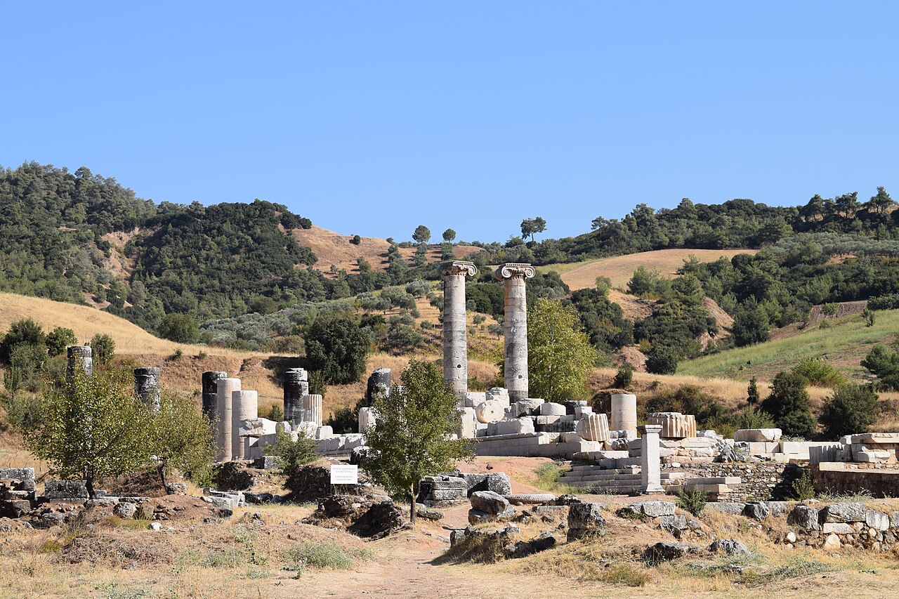 Sardes'te 2500 Yıllık Genç Erkek Heykeli Bulundu