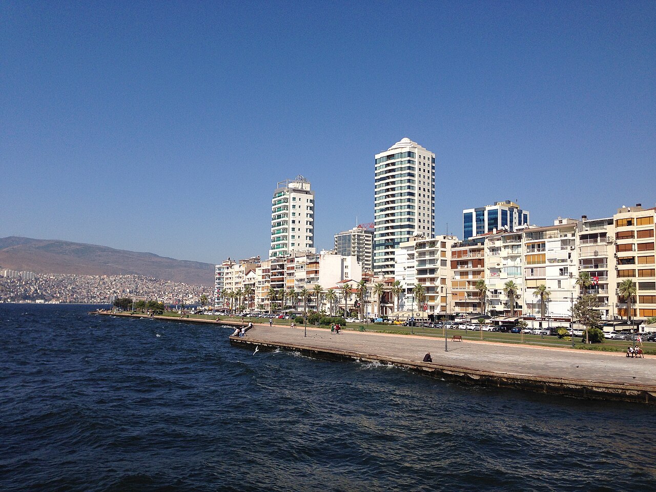 Alsancak Kordon: İzmir'in Sahilinde Akşam Yürüyüşü