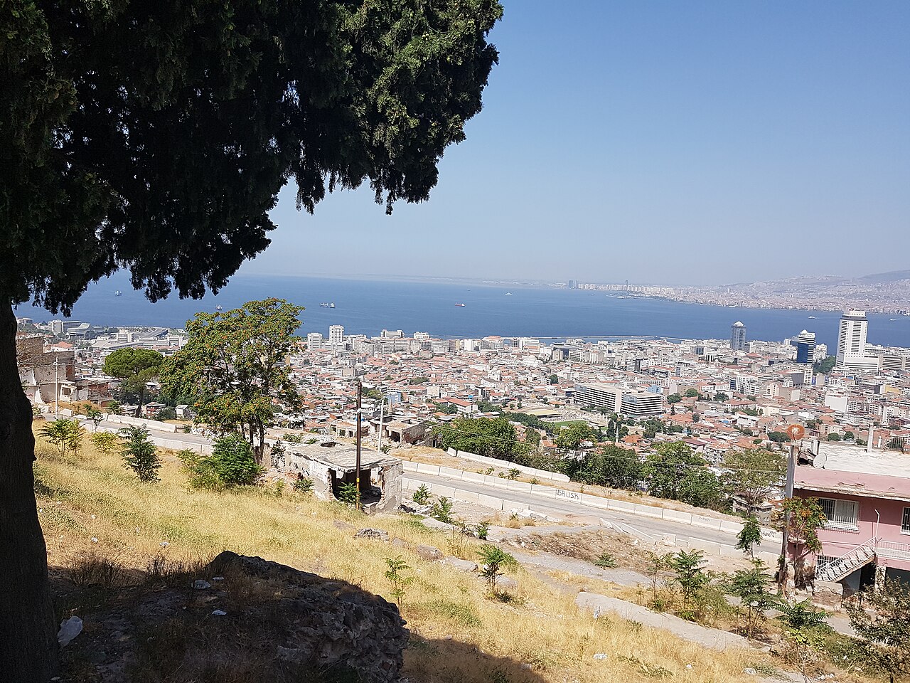 Kadifekale: İzmir'in Tepesindeki Antik Akropol
